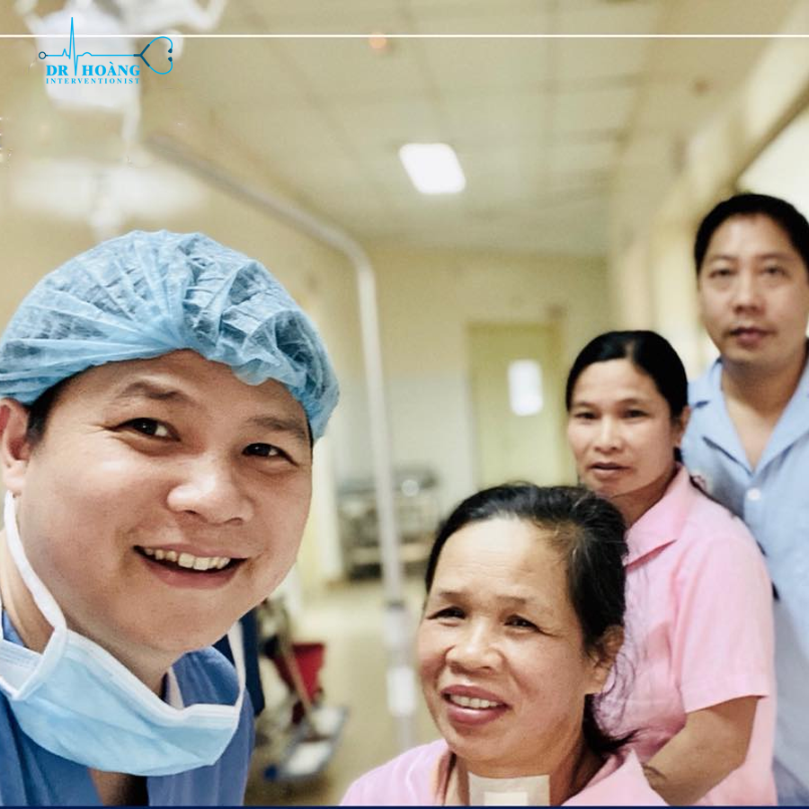 Có nên mổ khối u tuyến giáp lành tính?