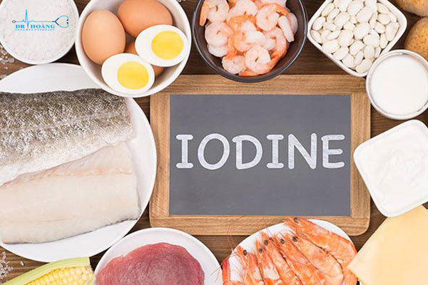 Bệnh tuyến giáp: Nên ăn ít hay nhiều thực phẩm giàu i-ốt?