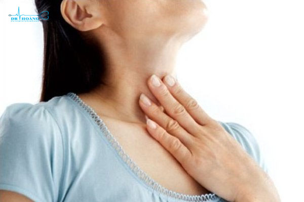 Triệu chứng bướu nhân tuyến giáp là gì?